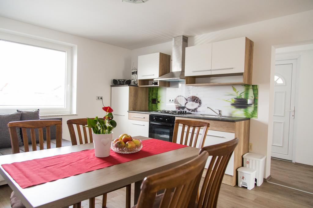 Apartments Ema Подчетртек Екстер'єр фото